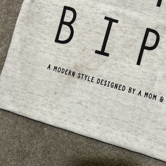 Little Bipsy tote - a modern style designed by your mom and made with love - Picture 2 of 5